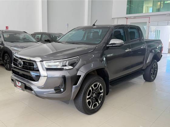 TOYOTA HILUX 2.8 D-4D TURBO DIESEL CD SRX PLUS 4X4 AUTOMÁTICO TOYOTA HILUX 2.8 D-4D TURBO DIESEL CD SRX PLUS 4X4 AUTOMÁTICO